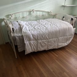 White TWIN Size Metal Bed Frame - Day Bed