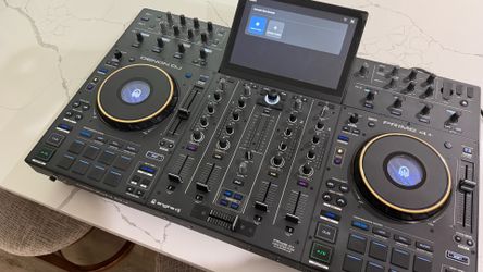 Denon Prime 4+ DJ Controller Standalone All in one Excellent Condition