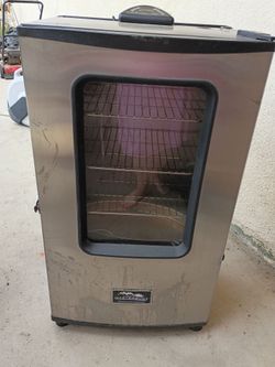 $80 A Very Clean Masterbuilt Electric Smokehouse