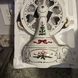 Holiday Classic Ferris Wheel 