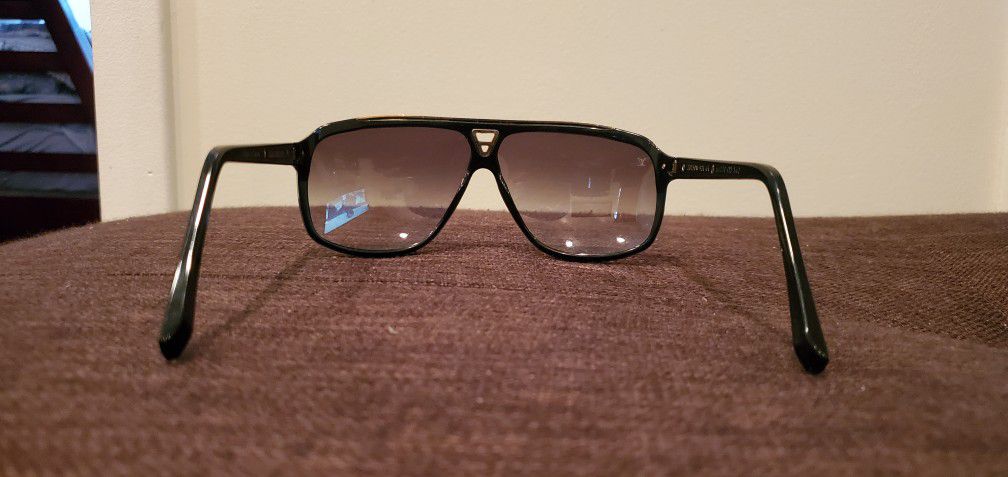 Men's Louis Vuitton Evidence Sunglasses for Sale in Queens, NY - OfferUp