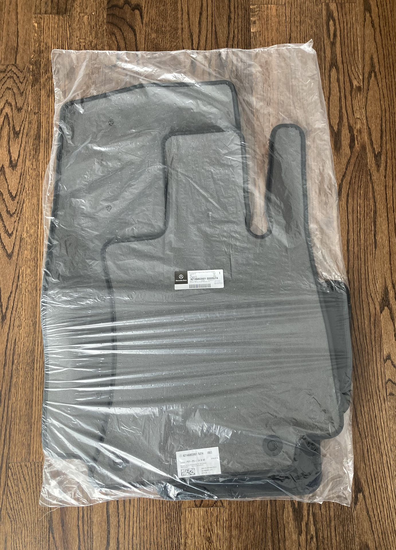 *BRAND NEW FACTORY SEALED OEM Mercedes-Benz E Class W214 Car floor mat set For Sale*