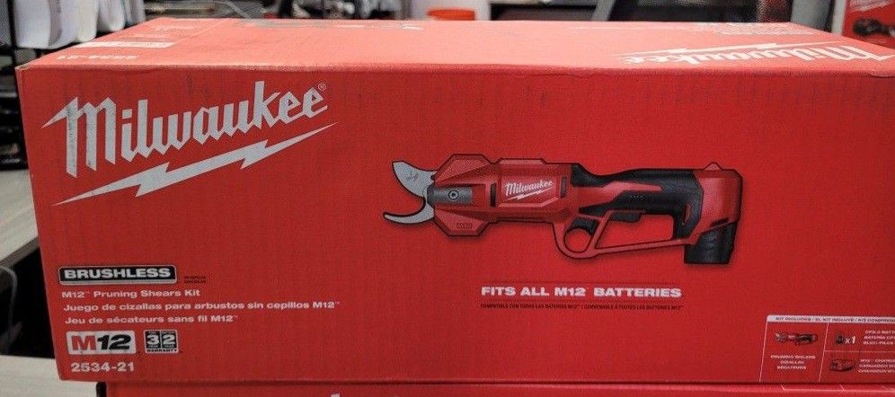 Milwaukee M12 Pruning Shear Kit, "NEW"
