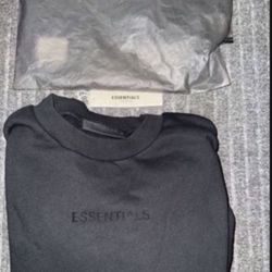 NWT MENS FEAR OF GOD ESSENTIALS  LARGE CREWNECK SWEATSHIRT TOP CORE JET BLACK 