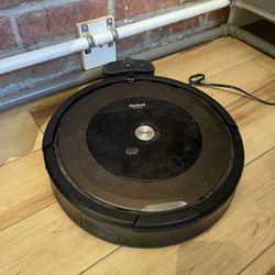 AVAILABLE 10/20 - used roomba