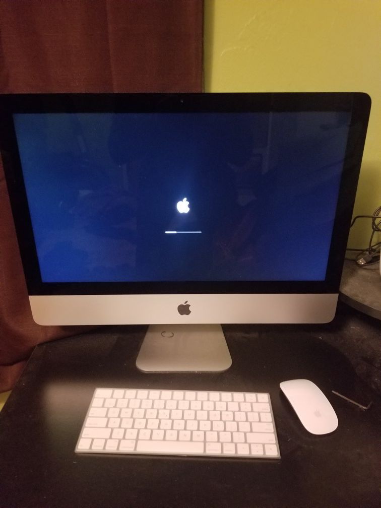 Apple iMac Desktop Computer