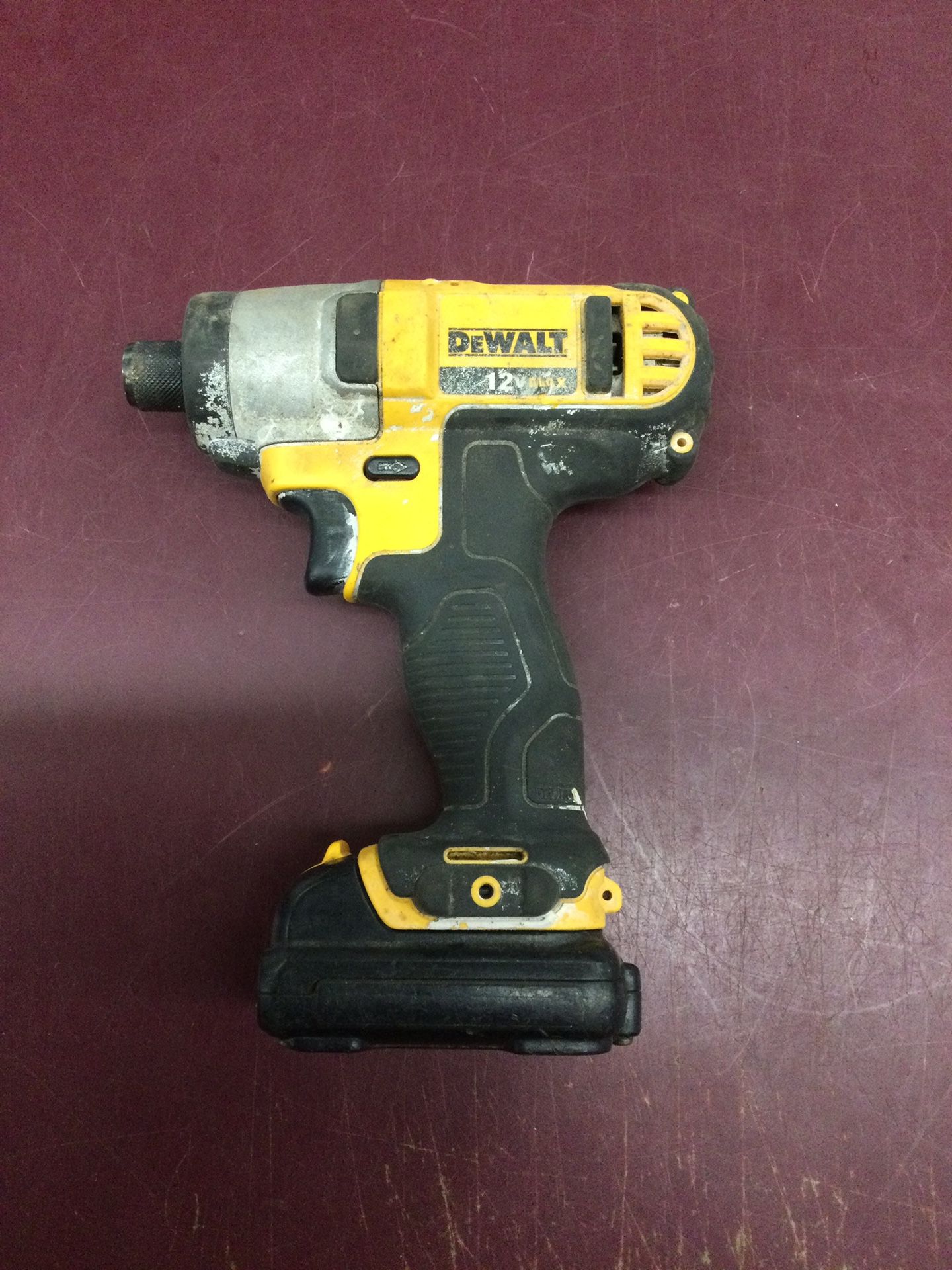 **LAST ONE** DEWALT 12V CORDLESS IMPACT DRIVER + BATERY 12 VOLT LITHIUM
