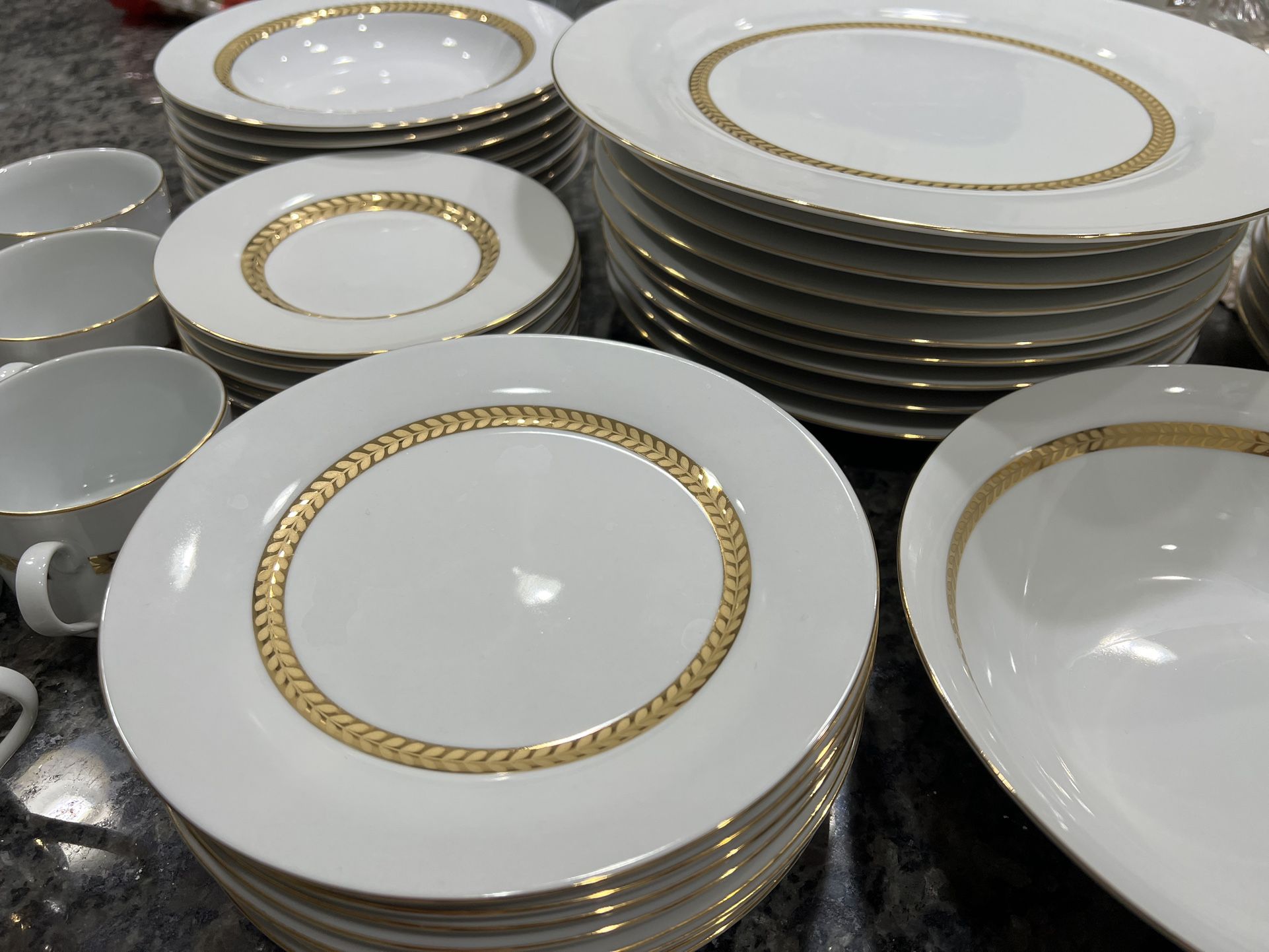 Farberware Porcelain Gold Calais China Set