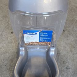 NEW Petmate Dog and Cat Feeder 6 pounds