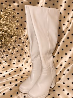 Size 7 white boots women