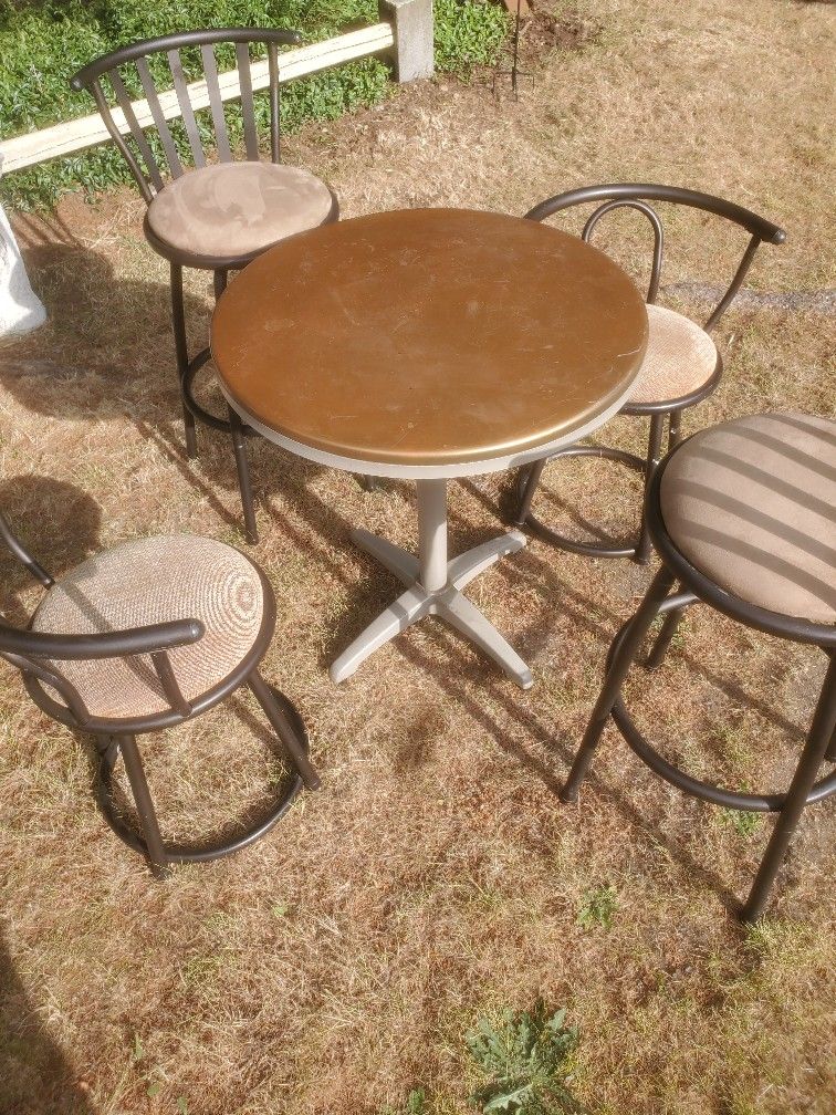 Small Round Aluminum Table With Chairs. 2 Stools Included.