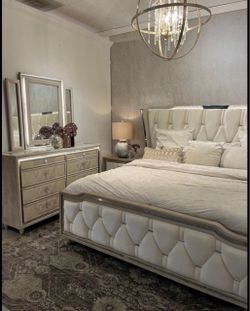 New 4pc bedroom set in box $1699