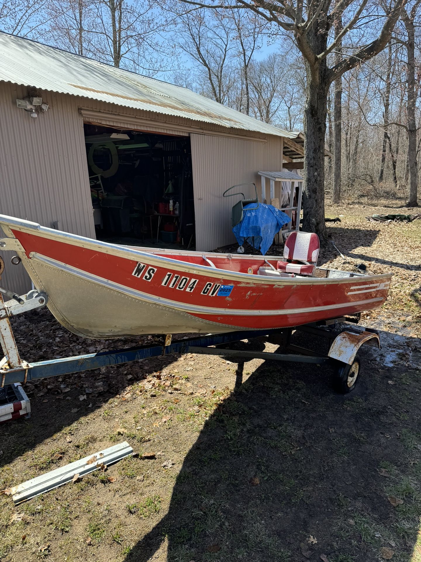 Fishing boat 