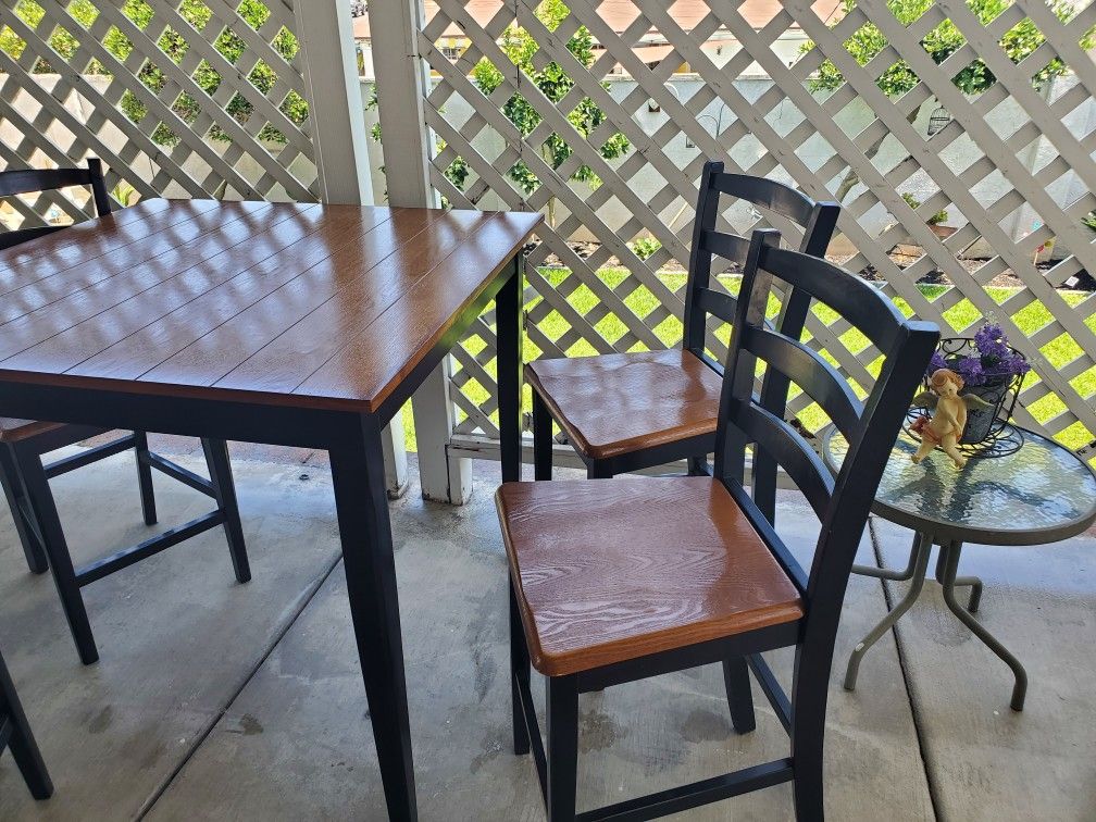 4 Chaers bistro table
