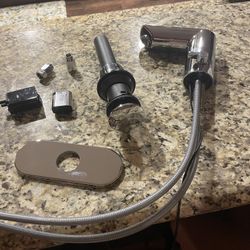  GROHE Bau Cosmopolitan Battery Powered Single Hole Touchless Bathroom Faucet with Temperature Control Lever StarLight Chrome  (40) 