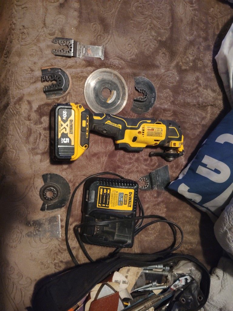 DeWalt Cordless Oscillating Saw,5 Hour Battery, And Charger. 125.00