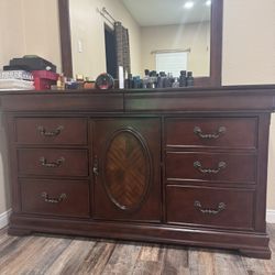 Dresser And Mirror Combo. Excellent!