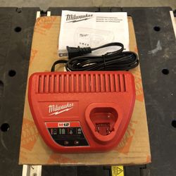 Milwaukee M12 Charger