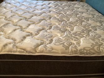 KING SIZE REVERSIBLE PILLOW-TOP MATTRESS LIKE NEW
