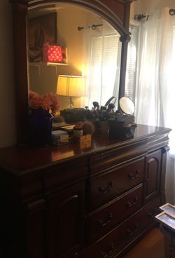 Mirror dresser