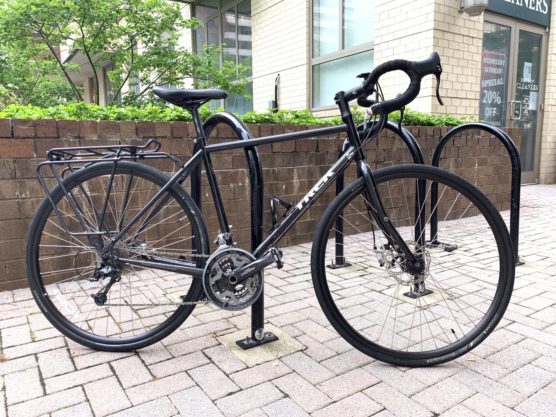 2015 Trek 520-disc Touring Bicycle (Size 54-inch) Cosmic Black Bike with Rack
