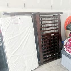 Baby Crib/Toddler Bed