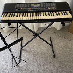 Yahama Electric Keyboard & Music Stand 
