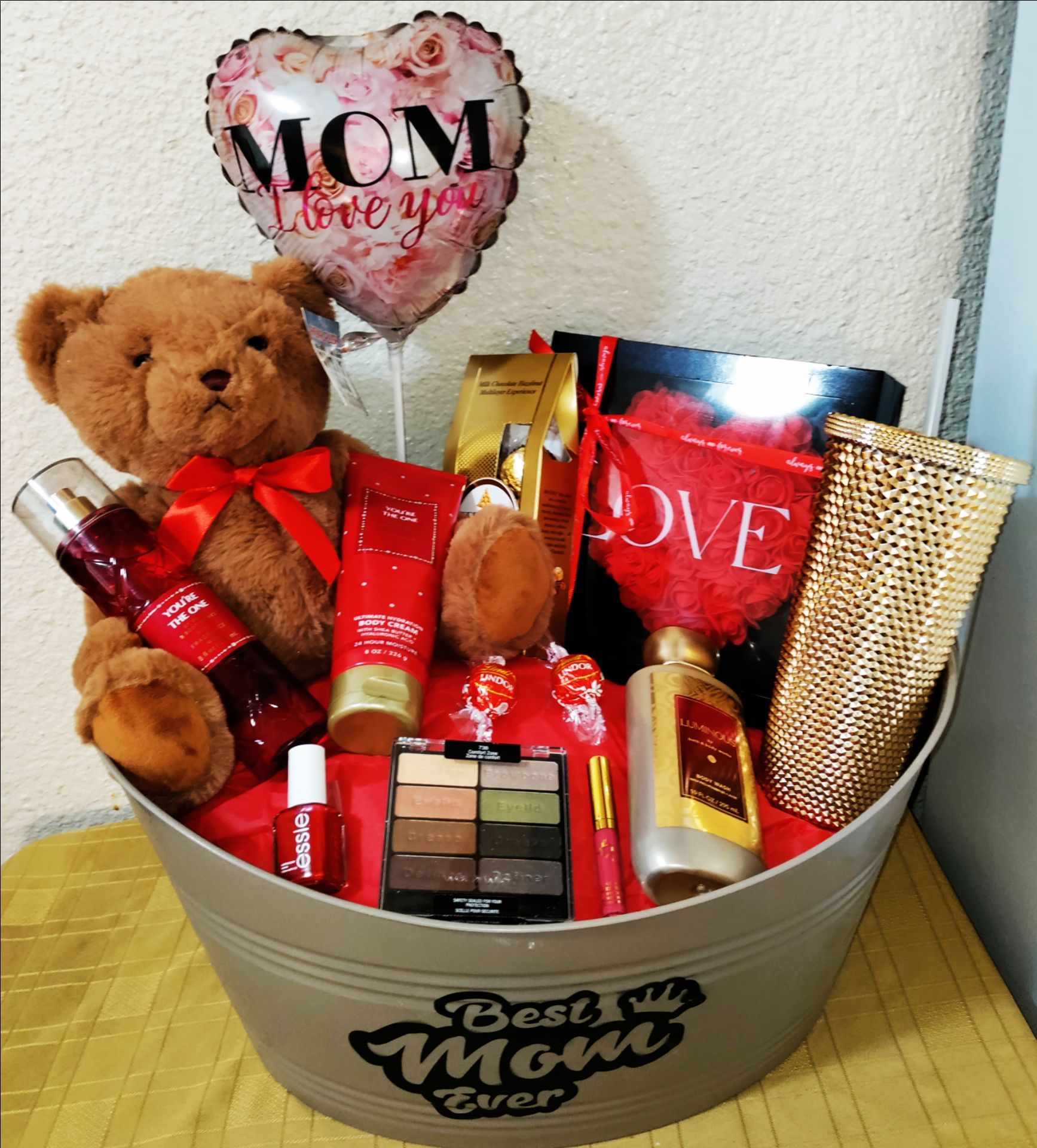 MOTHER'S DAY GIFT BASKET. ( PICK UP IN MODESTO.)
