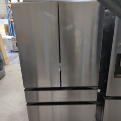 Bespoke 29 cu. ft. 4-Door French Door Smart Refrigerator with Beverage Center™ in Stainless Steel No