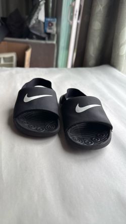 Nike Toddler Sandals Black with White Swoosh Size 8C