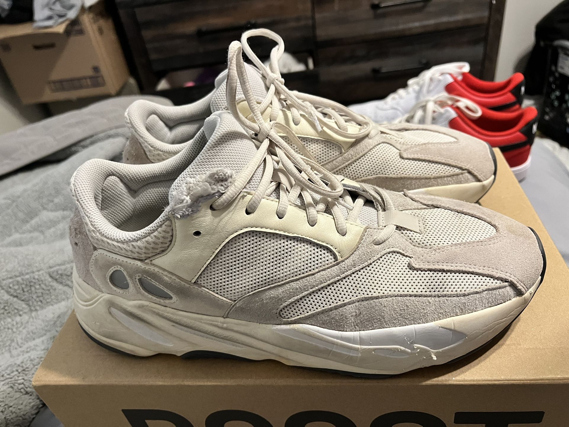 Yeezy boost 700