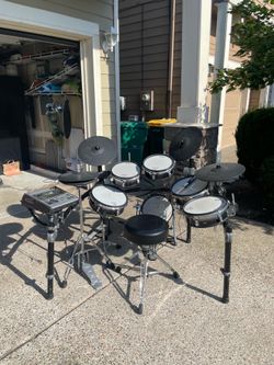 Roland V-Drums Electronic Drum Set TD-20 Module + Amp + Throne + Sticks