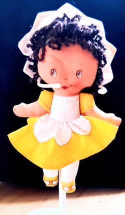 DAISY DREAMER PORCELAIN DOLL