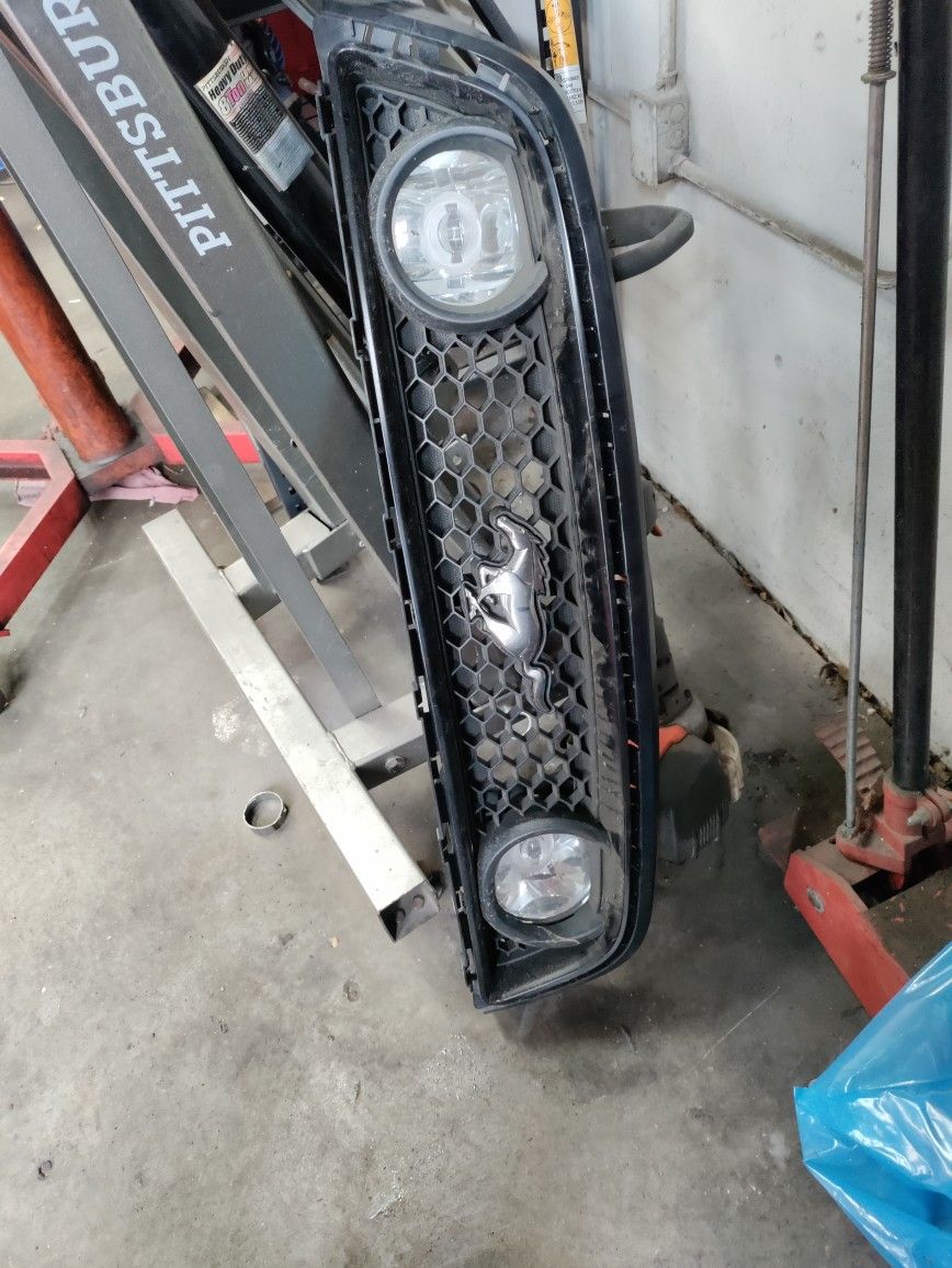 2015 Mustang Grill