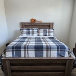 Zelen Panel Queen Bedroom Set with Dresser, Mirror, and Nightstand