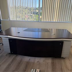 Executive Office Desk – Modern Commercial Desk with Drawers