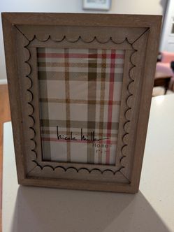 Scalloped Wooden Frame