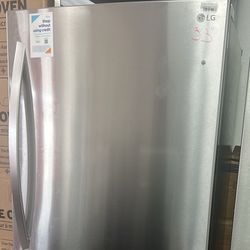 Refrigerator LG 33” Top & Bottom stainless steel Good condition working perfect with warranty 