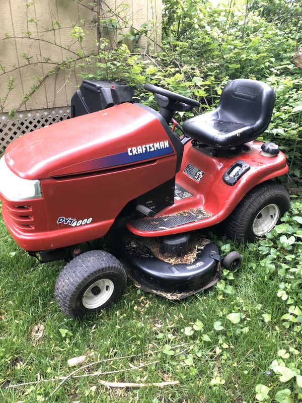 2005 Craftsman riding lawnmower DYT 4000 for Sale in Algonquin, IL