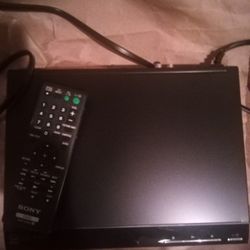 Sony DVD/CD Player And Jurassic Park Full Collection Dvd
