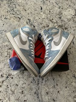 Jordan 1 Hyper Royal