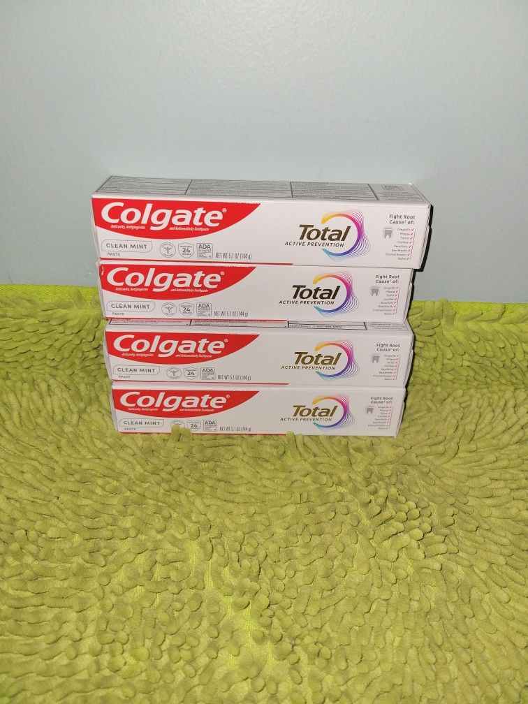 4 Colgate Toothpaste 5.1oz Clean Mint Paste
