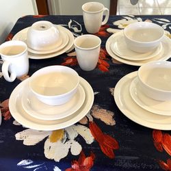 Mainstays Home 16 Piece White Table Setting