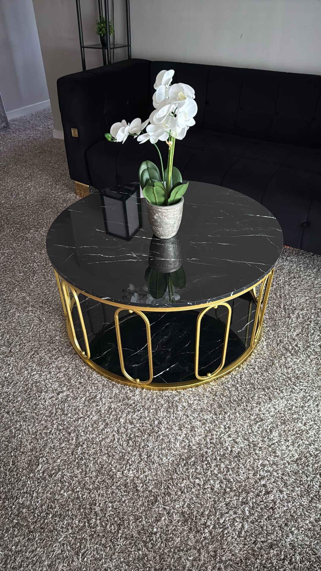 Round coffee table 