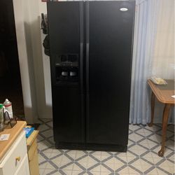 BLACK WHIRLPOOL REFRIGERATOR WITH FREE DELIVERY WITHIN A 10 MILE RADIUS 😁