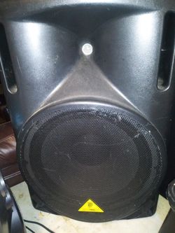 15 in power speaker Behringer