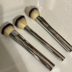 Makeup brushes