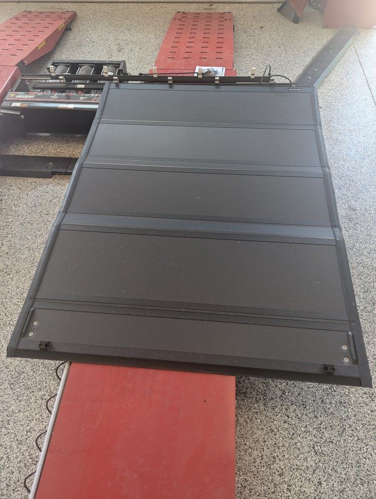 2025 Toyota Tacoma/ Hard Folding Tonneau Cover/ 6.2" Bed