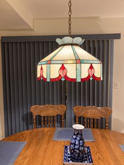 Custom Made Tiffany Style Chandelier . Excellent Condition 