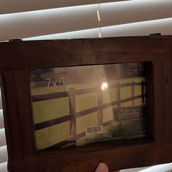 Brand New 5x7 Wooden Gorgeous Picture Frame